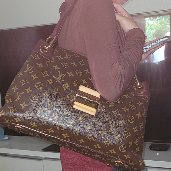 SELLING SEPARATELY OR BUNDLE! FREE POSHMARK AUTHENTICATION $500UP LV & GUCCI - Picture 10 of 10
